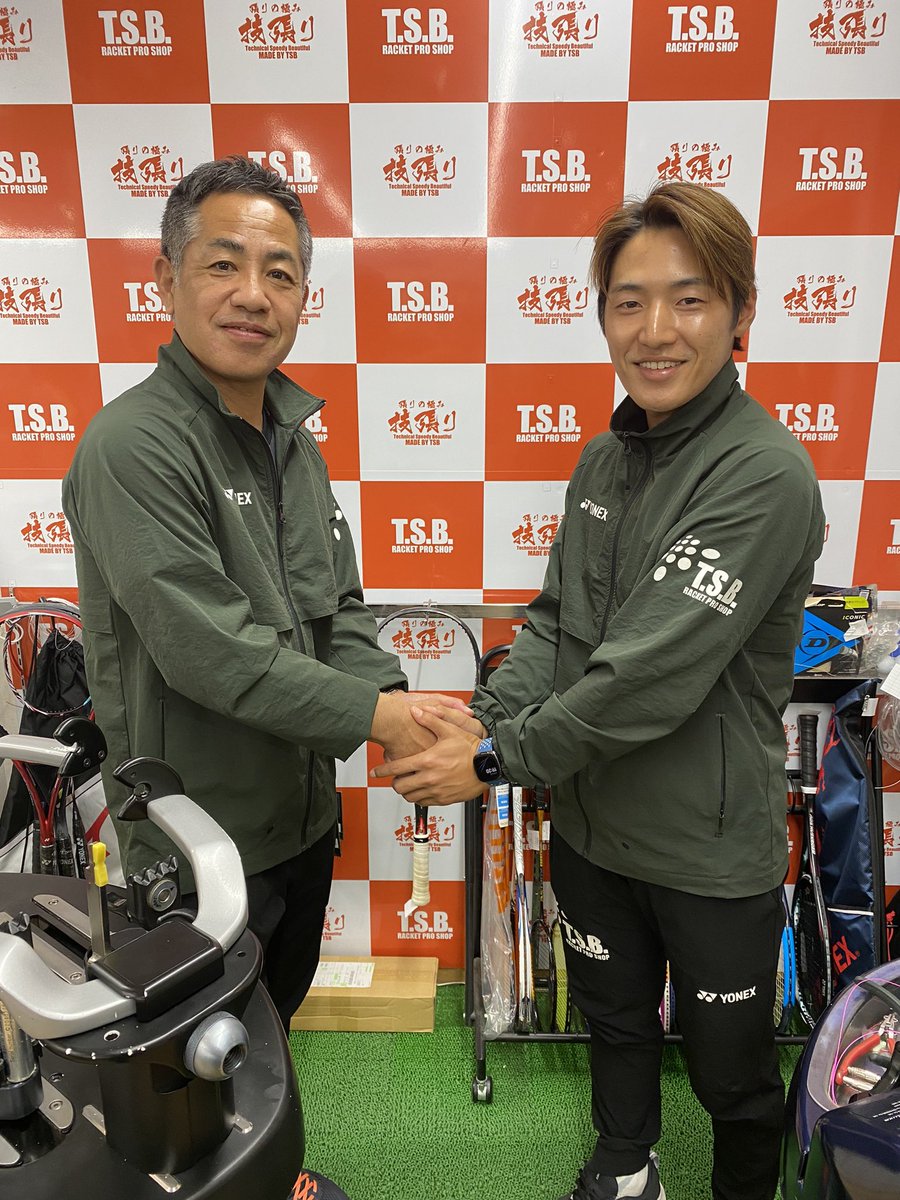 HiromitsuTennis's tweet photo. 【新スポンサー様契約】
この度、ラケットプロショップT.S.B.様とスポンサー&専属ストリンガー契約を締結しました。

T.S.B.様は愛知県半田市に位置し
工藤社長には
いつも僕の要望に合わせて
張って下さったりと
これまでのパフォーマンスを保つ上で
とても重要な存在でした。

そんなプロの張り師と
これからはチームとして戦えることに
非常に嬉しく
そして心強く感じております。

僕は3年以内に
日本一になって2026年名古屋で開催されるアジア競技大会出場し金メダルを獲得する。

この目標に向けて
より一層、自分の可能性に挑戦して
日々の練習に尽力して参りたいと思います。

今後とも宜しくお願いいたします！！

#ソフトテニス 
#新スポンサー決定 
#チームで戦う 
#世界一を目指す 
#t.s.b.