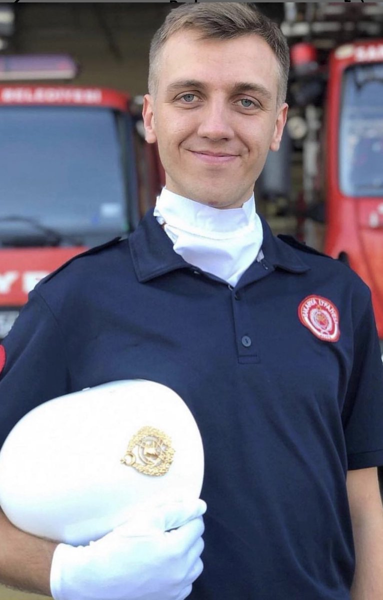 ITFADER's tweet photo. Sakarya İtfaiyesinde görev yapan İtfaiyeci Yusuf Turgut’çatının çökmesi yüzünden alevlerin içine düşerek şehit olmuştur. Meslek olarak sayılmayan itfaiyecilik bugün bir şehit daha verdi… Artık biz yorulduk sesimizi duymaları için kaç şehit vermeliyiz… #şehidinvartürkiye https://t.co/9WE44Ab3y2