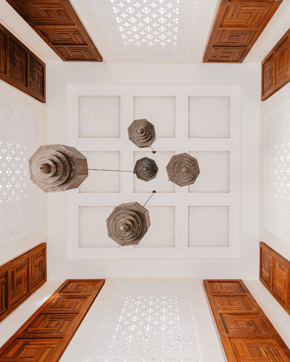 Immerse yourself in the rich and vibrant culture of Morocco as you enter our Resort lobby, adorned with intricate Moroccan-inspired designs on the ceiling.

#FSMarrakech #FourSeasons #MoroccanDesign #MoroccanStyle  #Marrakech