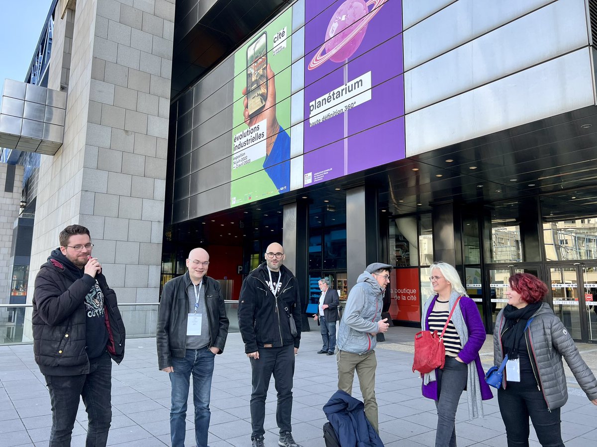 GauthierJu77's tweet image. Merci à tous les collègues #erun pour cette grande première ! 🤖🦾 #primaire #cycle1 #cycle2 #cycle3 #robot #dash #beebot #bluebot #thymio  @RoboCupJuniorFr @FFRobotique @dsden77 @AcCreteil @RAIledeFrance @a_biarrotte @sandra_raoul @AdrienGuillau12 @alex301076 #pedra