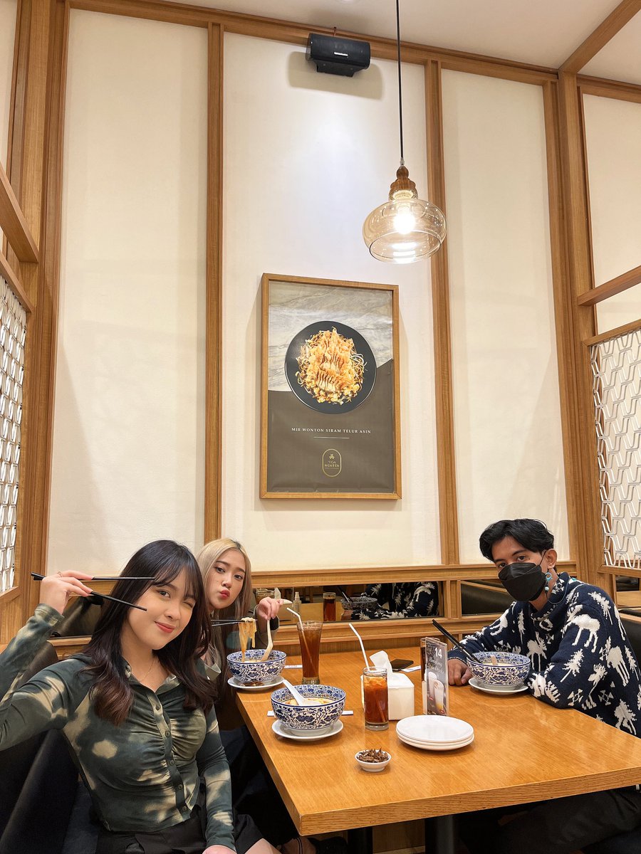 anindthrc's tweet photo. selamat berbuka cintaaa!
hari ini aku naik GrabCar buat berbuka sama bestie2 aku di PIM! asik banget bisa #KeepKalem spend time sama mereka. mana bisa pake promo YUKBUKBERGC potongan 8rb
kalian buka puasa pake apaa? coba reply deh aku pengen tauu😗 https://t.co/9znmSDkKYt