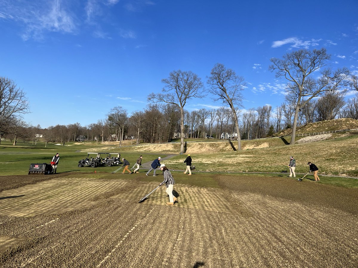 Andrew__Shaul's tweet photo. Special thanks to the students and turf program at SUNY DELHI for helping us with aeration. Looking forward to the summer internships with Justin, @CoopHicks and Big Al. @DoubleD_Turf https://t.co/OcqU6mbjWM