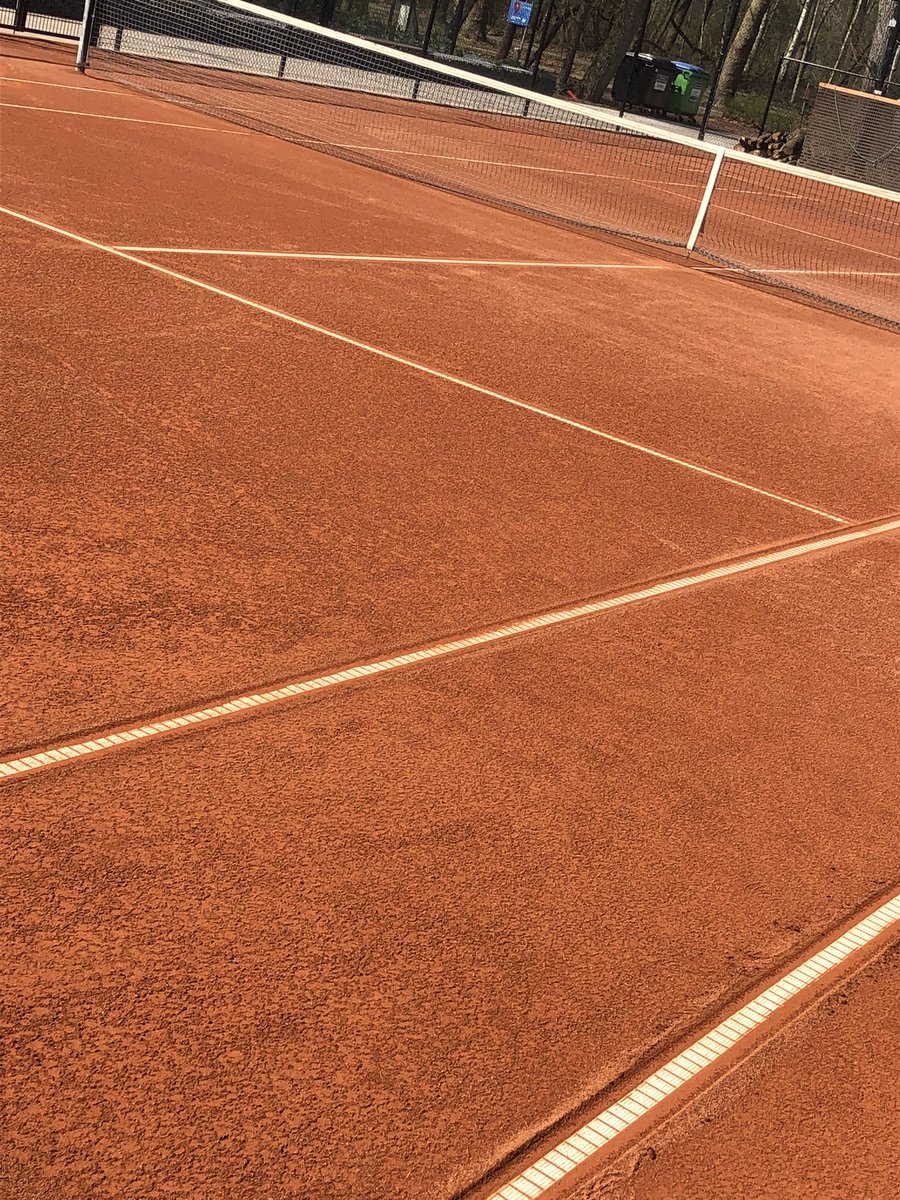 AlainDS2050's tweet photo. Eerste gravel uurke tennis 🎾 @tcborgerweert 💥🚀😎👌🏼 #tennisisfun https://t.co/2WndSStzq7