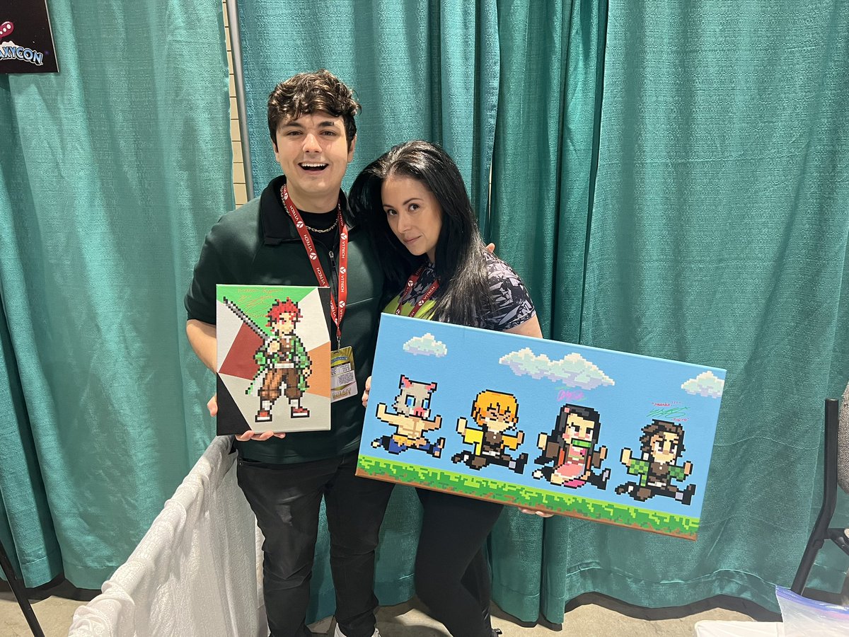silverfoxpaints's tweet photo. Met Zach Aguilar the voice actor of Tanjiro Kamado from Demon Slayer! He signed both of my canvases such a nice guy! #DemonSlayer #demonslayer #tanjirokamado #tanjiro #anime #animeart #art #artist #pixelart #demonslayerfan #demonslayerfanart #pixelart #painting #8bitartist https://t.co/V8YVWMWA7o