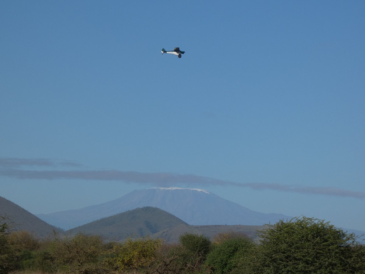 On patrol near #MtKilimanjaro 

#supercubs #bushpilots #flyingkenya #DSWT