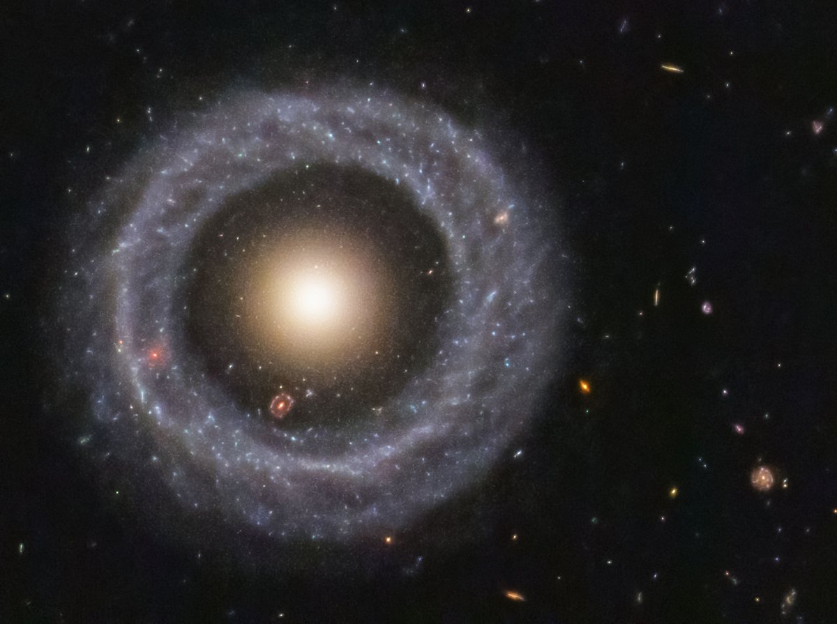 sciencespacetec's tweet photo. Hoag's Object: A Nearly Perfect Ring Galaxy
Is this one galaxy or two? This question came to light in...

Click link in comments to read full description.

#HoagsObject
#HubbleSpaceTelescope
#HubbleTelescope
#NASA #ESA #Astronomy
#Astrophotography
#Science #Space
#sciencespacetec https://t.co/EHvrT0KoWG