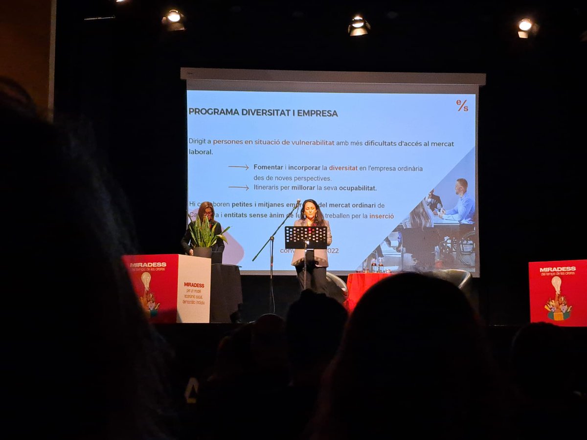 ecasacciosocial's tweet photo. Avui a #MiradESS, un espai de reflexió i debat de la política pública i l'#ESS a #Catalunya
💬Isabel Garcia, subdir.ª gral. de Treball en la Diversitat i el #3Sector, presenta el Programa #DiversitatiEmpresa dins les polítiques de #diversitat del dept. d'@empresacat i @treballcat https://t.co/UbpGmjMeVt