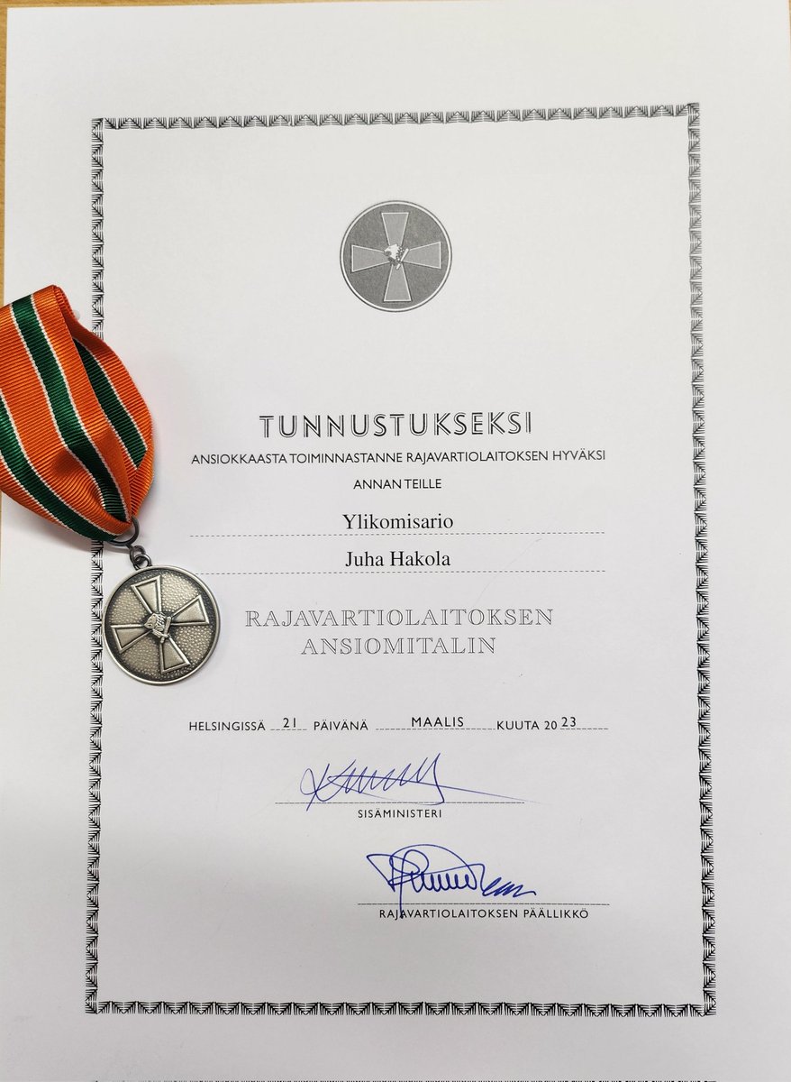 Minulla oli ilo ja suuri kunnia vastaanottaa tänään Rajavartiolaitoksen ansiomitali, jonka luovutti Suomenlahden merivartioston komentaja Risto Jääskeläinen <a href="/SLMVKOM/">Suomenlahden merivartioston komentaja</a> . Lämmin kiitos! 🇫🇮🙏