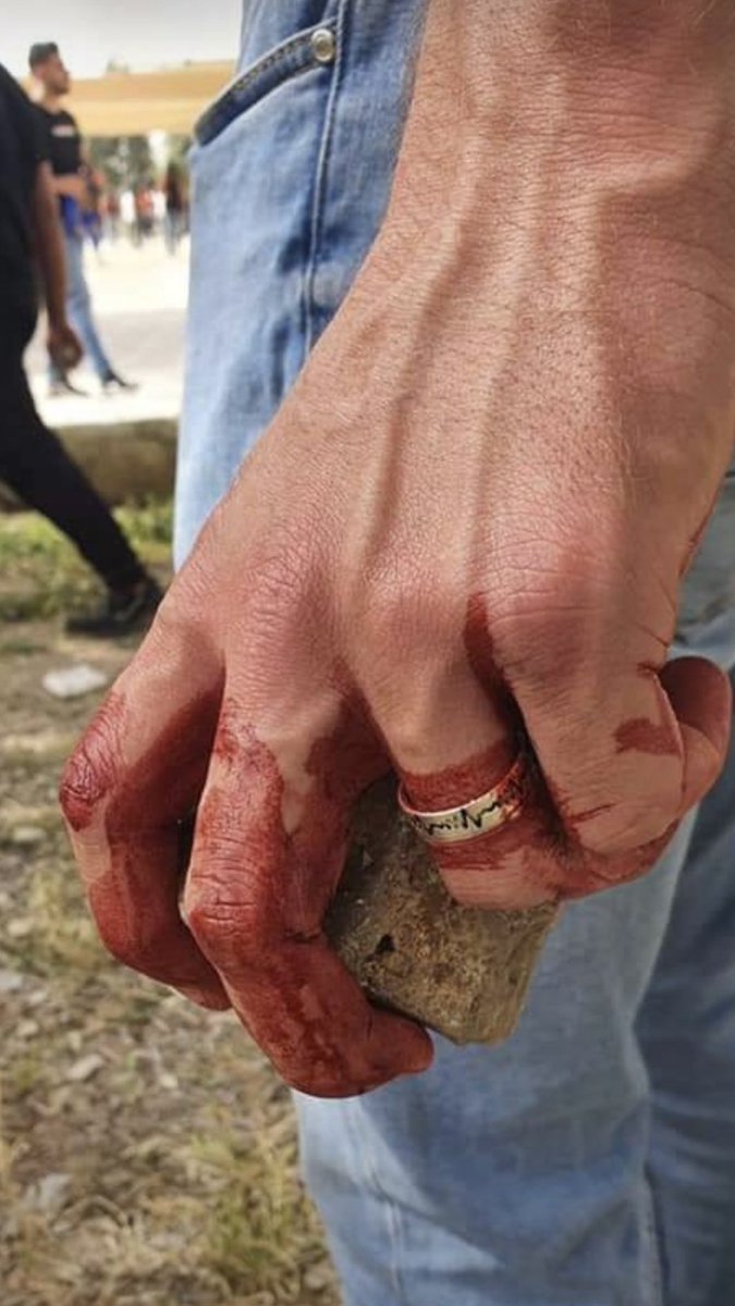 Filistin için İsrail zalimine bir taş atamıyorsan, en azından bir tweet at.

STOP ISRAEL