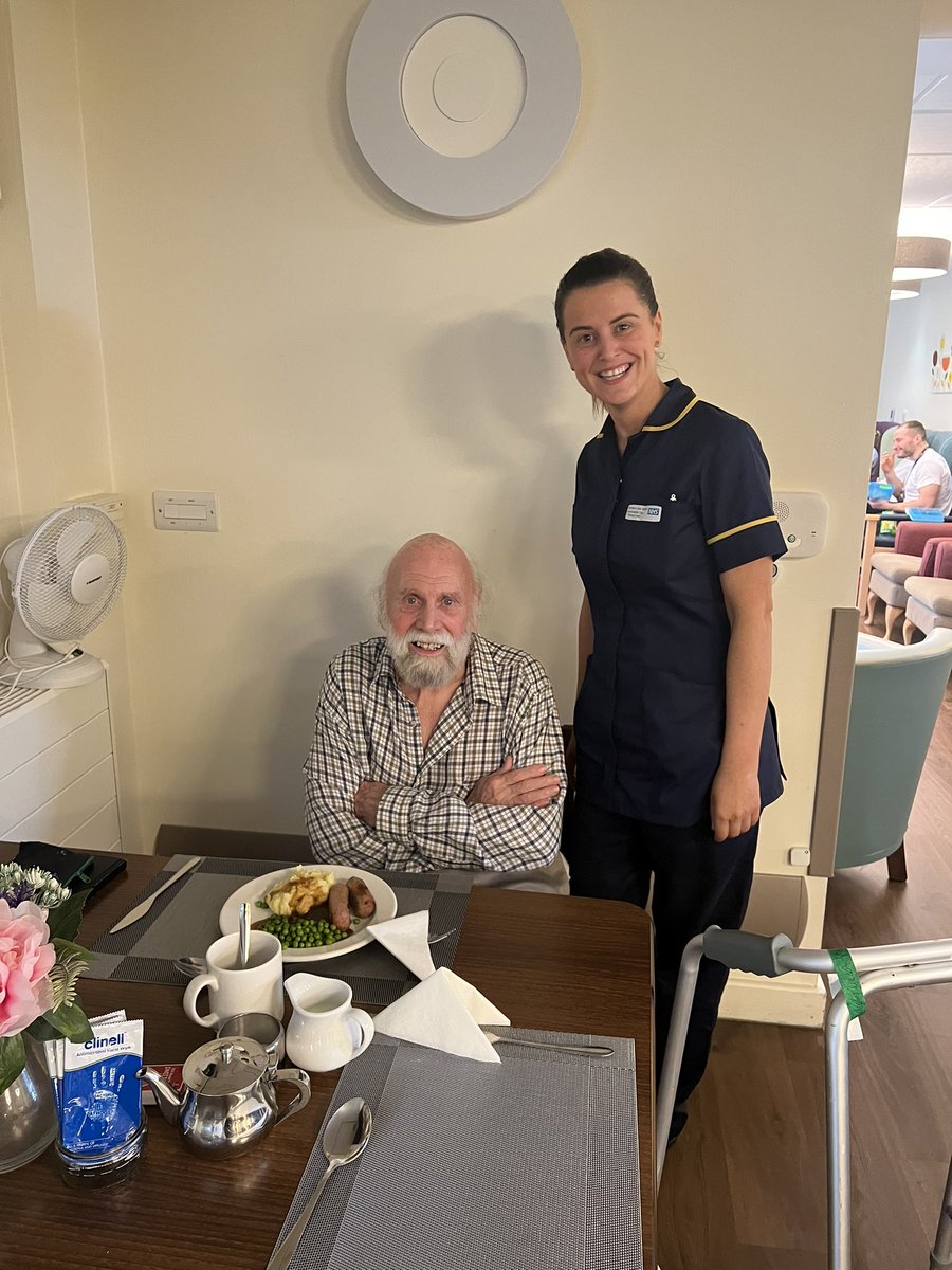 IMCTierBury's tweet image. Our customers enjoying a @CosaleaWalshaw  lunch sat around chatting and generally enjoying socialising @loumx5 @DelysiaHawley @F4uveS @ruths81 @emilyjacks15 @adysw23 Consent from all customers gained.