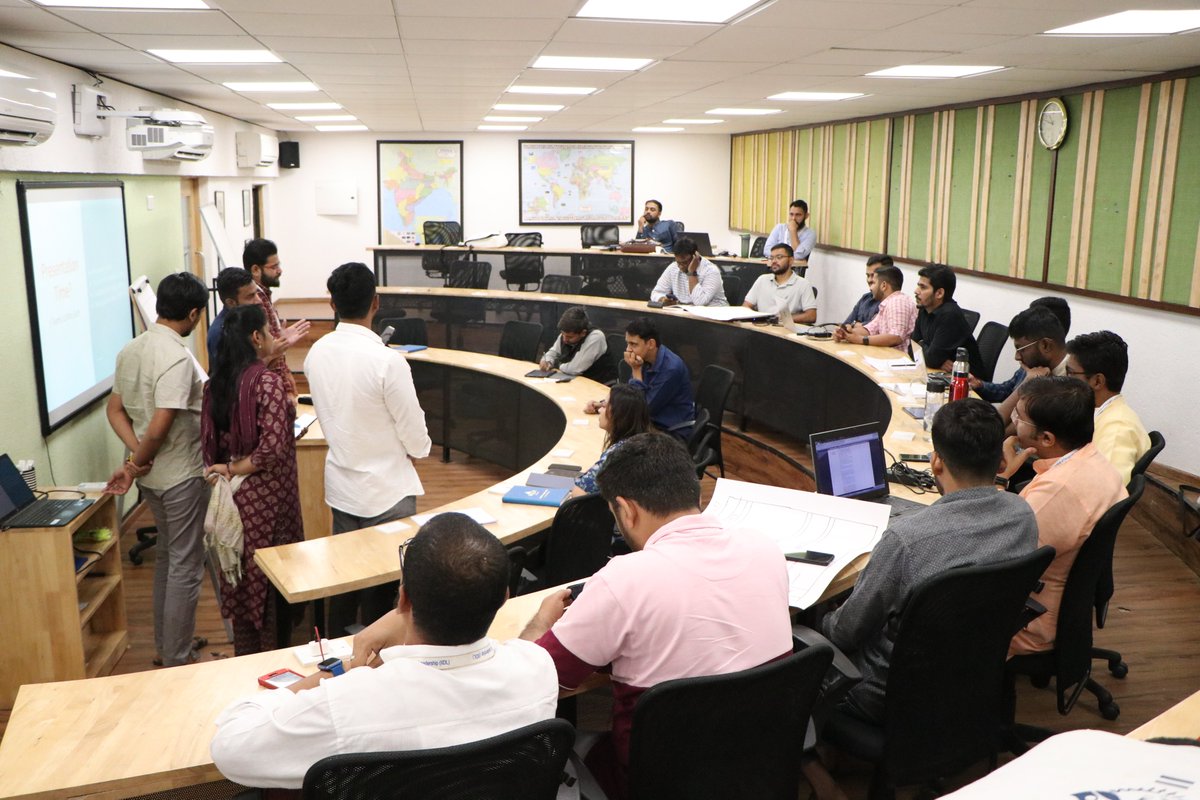 iidlpgp's tweet image. Mr @subhamize  took sessions on Intro to Governance, Good  Public Policy, along with case studies at @iidlpgp