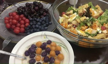 Recent likes to eat fruit, because no time to eat during the day, when to eat breakfast, so can very strange.