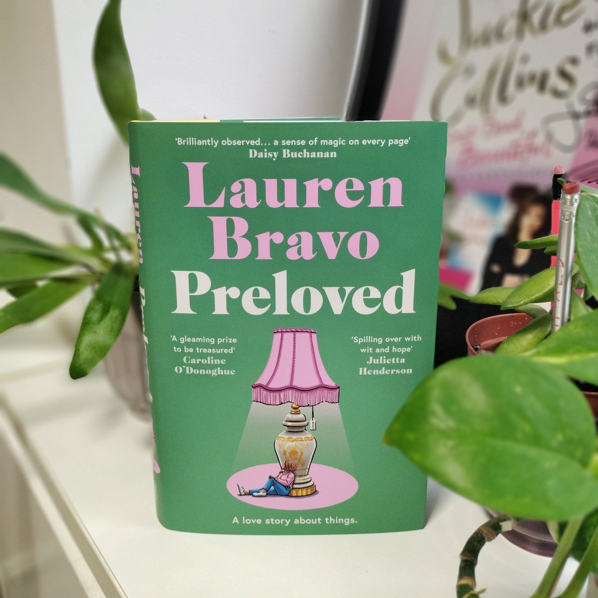To celebrate publication of the BEAUTIFUL #prelovedthenovel, I've got 3 copies to giveaway!

Simply RT&amp;Follow by noon 11th May to get your name in my Big Hat of Chance!

simonandschuster.co.uk/books/Preloved…