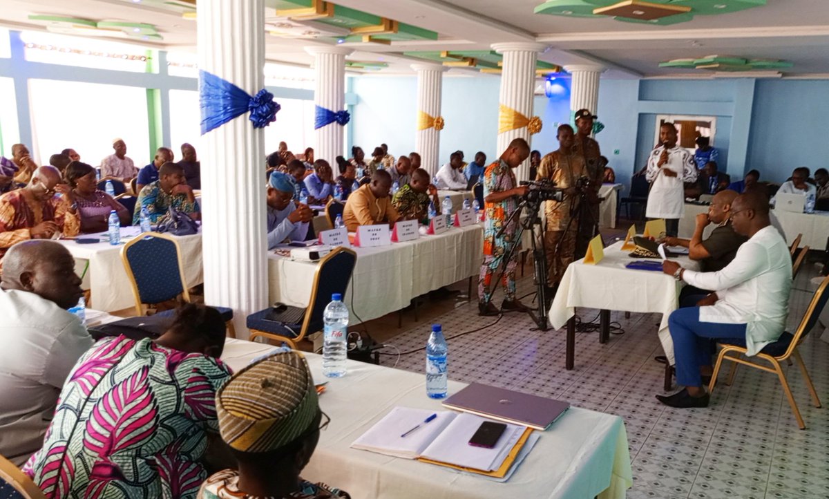 CanBenin's tweet photo. Le #SP_CAN Dr #AlfredACAKPO et le Préfet du plateau #DanielSETONNOUGBO ont procédé, ce 05/04/23 à l'Espace Alafia de #Kétou, à l'ouverture de la revue sectorielle régionale des interventions en Alimentation, Santé et Nutrition dans les 40 communes couvertes par le #PNDPE #wasexo https://t.co/A0uXftfqVo