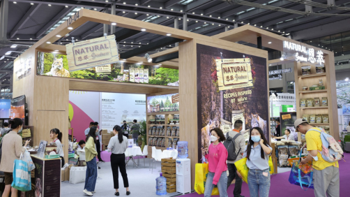 NGreatness's tweet photo. Compartimos unas imágenes de la pasada Feria de Shenzhen en China celebrada en Marzo y en la que Natural Greatness obtuvo el galardón “Premium Quality” concedido por la organización de Shenzhen International Pet Fair.
#naturalgreatness #alimentacionnatural #galardon #shenzhen https://t.co/Y7p2VlhIVZ