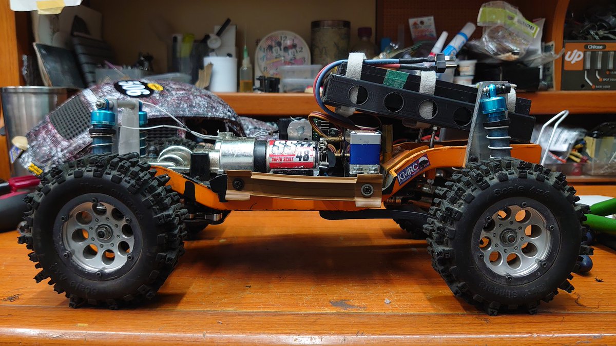 GoodRajiDF's tweet image. #CC01 #タミヤ #クローラー #魔改造
数年ぶりにトレイル仕様からロッククローリング仕様に戻してます
魔改造の都合上バッテリーホルダーの重心がかなり上なんですけどちょっと本気ロック時は小型バッテリーを搭載するのでヨシとします
以外に前後重量バランスはセンター付近なのはナイショです😁👍