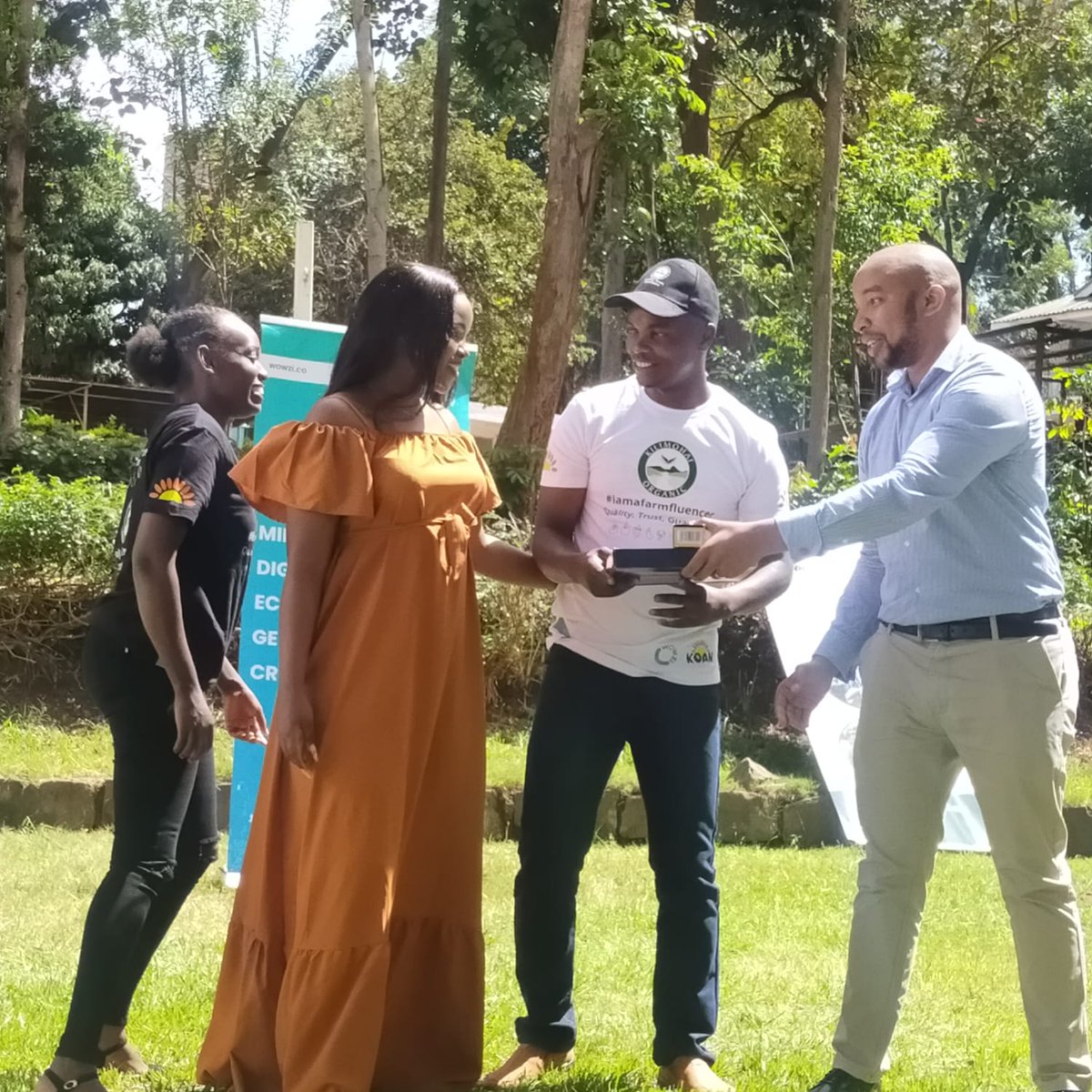 KoanKenya's tweet photo. GRADUATION DAY is finally here!
After Five months of training on Social Media Content Creation organised by KOAN, WOWZI in partnership with FiBL, Organic Farmers are finally graduating today to become Kilimohai Organic Farmfluencers
#KOANKENYA
#kilimohaiorganic
#iamorganified https://t.co/YYUc3NwDUm