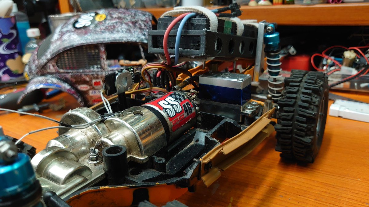 GoodRajiDF's tweet image. #CC01 #タミヤ #クローラー #魔改造
数年ぶりにトレイル仕様からロッククローリング仕様に戻してます
魔改造の都合上バッテリーホルダーの重心がかなり上なんですけどちょっと本気ロック時は小型バッテリーを搭載するのでヨシとします
以外に前後重量バランスはセンター付近なのはナイショです😁👍