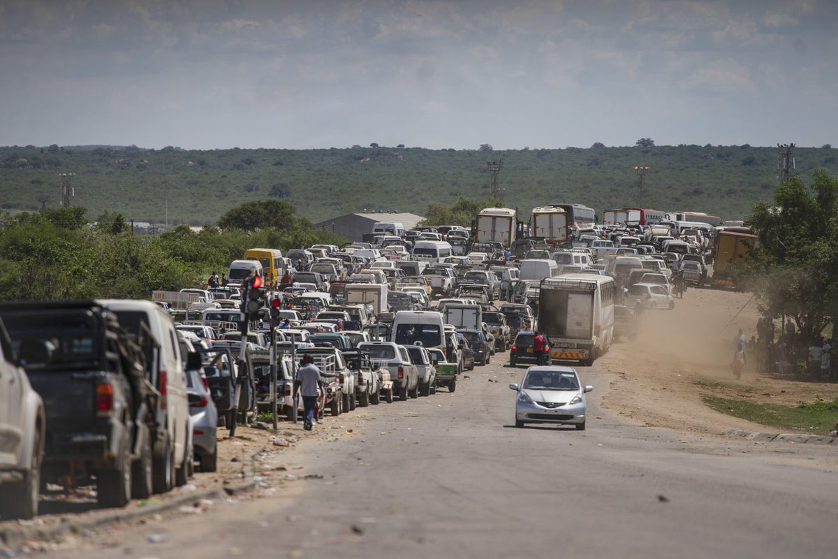 HmpxvT's tweet photo. Zimbabwe 🇿🇼 introduces border measures to combat Marburg spread. 

"In view of this regional outbreak, the MoHCC has taken steps to strengthen surveillance, particularly at the points of entry and activated preparedness and response teams." https://t.co/ywpgZlsv4K