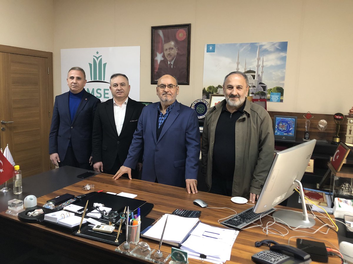 Vakıf merkezimizde dostlar ziyaretimize geldi.
Halamızın vefatı sebebiyle…
Allah hepsinden razı olsun, cümle geçmişlerimize rahmet olsun. @hayelkencii <a href="/metincakmakk/">Metin Çakmak</a> <a href="/Zaferaslantr/">ZAFER ASLAN</a>