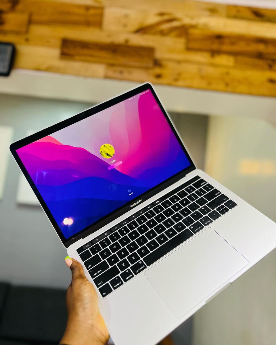 wisegadget's tweet photo. Direct UK USE
MacBook Pro 2019
Core i5
8gb/256gb
Touch Bar
Price:#490k https://t.co/p9ZcaPHpDk