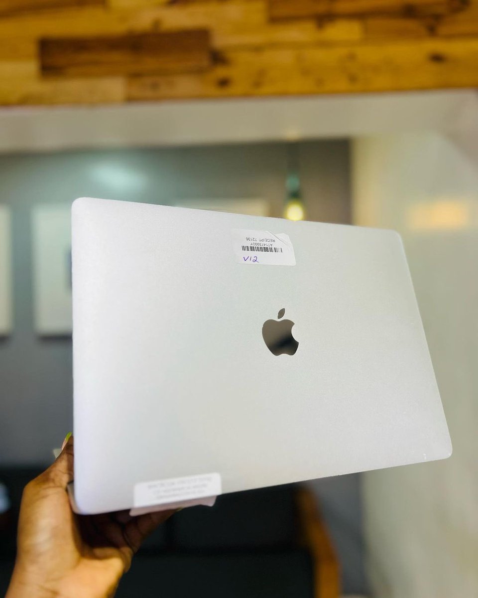 wisegadget's tweet photo. Direct UK USE
MacBook Pro 2019
Core i5
8gb/256gb
Touch Bar
Price:#490k https://t.co/p9ZcaPHpDk