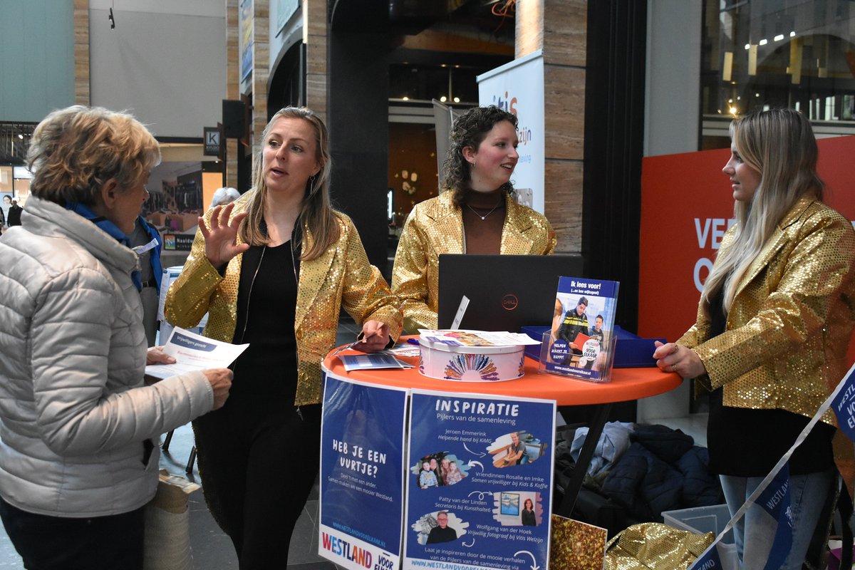 Bezoekers <a href="/nwf_naaldwijk/">Naaldwijk Winkelrijk</a> lieten zich vandaag tijdens de #vrijwilligersmarkt  inspireren en informeren over vrijwilligerswerk door tientallen non-profitorganisaties uit #Westland <a href="/WLvoorElkaar/">Westland voor Elkaar</a> #meedoenisgoud