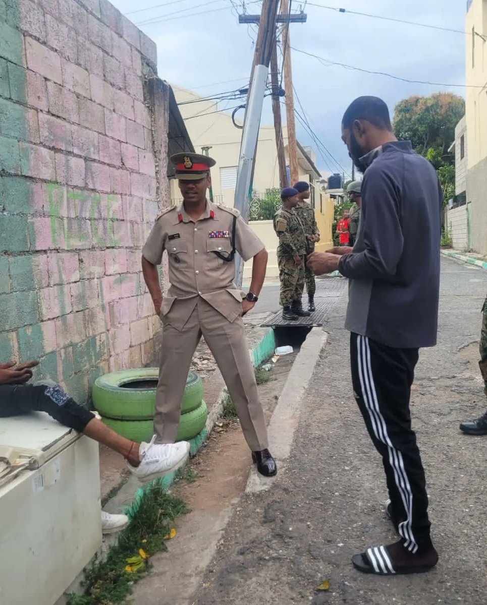 JDFSoldier's tweet photo. Citizens may support the Joint Force by using the JDF Tip line at 876-837-8888 or the JCF Tip line at 311.
@jdfsoldier
#TheJamaicaRegiment
#JamaicasDefenceForce
#InTheServiceOfOurFellowCitizens
#ForTheNation
#ProGente
#Service
#JDF https://t.co/hHQT9DxQRf