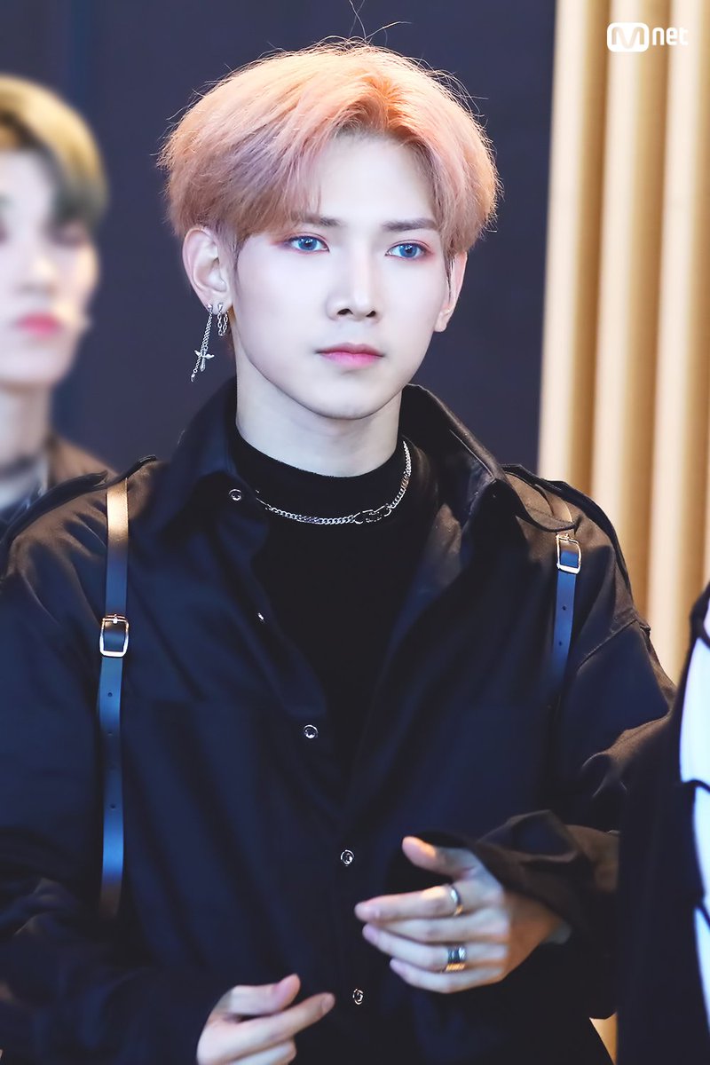 autoyeo's tweet photo. ˗ˏˋ 181101 ˎˊ˗ #YEOSANG #여상
@ATEEZofficial 𐂂 https://t.co/xjexkQh5Ft