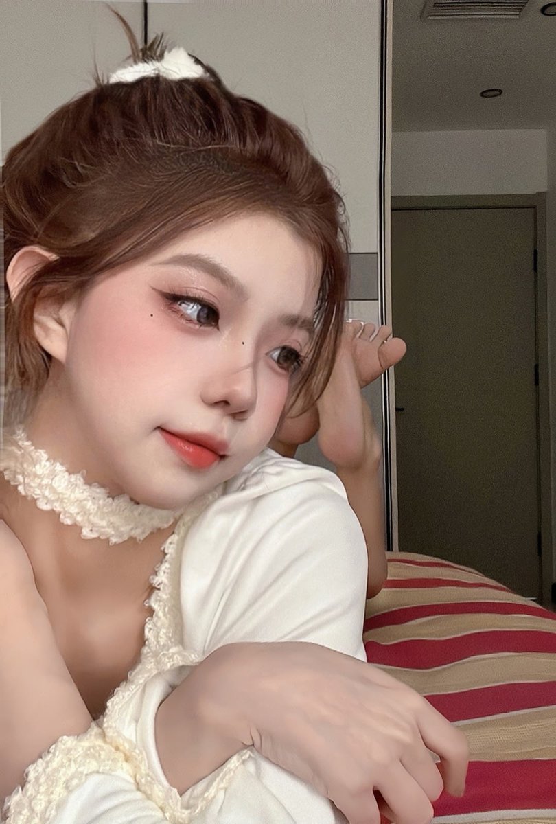 peach2002_'s tweet photo. #黑丝 #足控 #文爱 #绿帽 #白丝 #丝袜 #男友 #制服 #jk制服 #反差 #萝莉  好想在休息一天，就一天。。。。 https://t.co/JAOrsOzblj