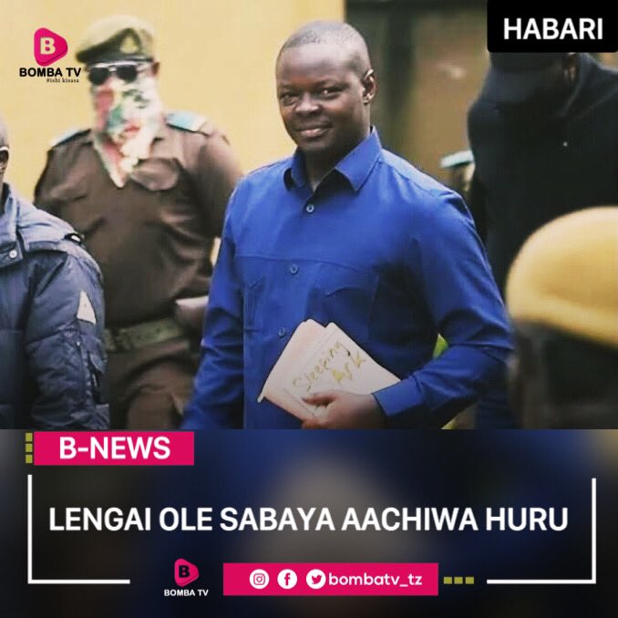 Bombatv_tz's tweet photo. #Bombatvupdates; Hatimaye Mahakama ya Hakimu Mkazi Moshi, Kilimanjaro mchana huu imemuachia huru aliyekuwa DC wa Hai,Lengai Ole Sabaya baada ya muda mfupi uliopita kukiri makosa yake kwa njia ya 'plea bargaining',taarifa kamili za kuachiwa kwake utazipata punde.
Cc: @millardayo https://t.co/LZ8ioIuHDh