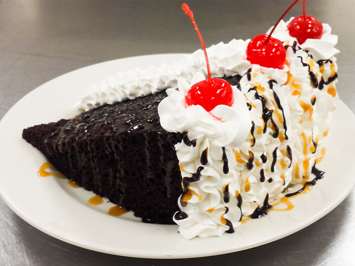 StuffRestayrant's tweet image. Looking for a custom sweet treat to make someone’s special day? We have the ability to create custom cakes. Please contact us to learn more about our custom cakes.