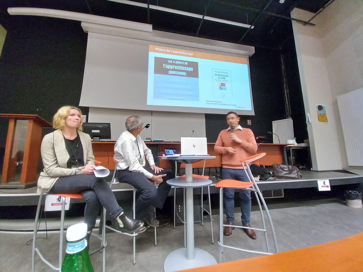 #JAILIM2023 Table ronde « Les apports de la pédagogie pour réinventer nos manières d’enseigner et d’apprendre » : Anaïck Perrochon, professeur des universités, J-Luc Berthier, spécialiste en neurosciences de l’apprentissage, et Valérie Papillon, enseignante au collège de Larche.