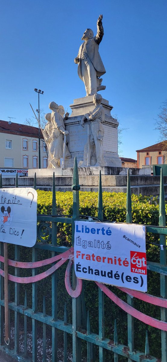 vitalastar's tweet photo. Rassemblement intersyndical et citoyen ce soir à #carmaux place #jeanjaures à la veille de la #greve6avril pour dire non à #ReformeDesRetraites 
500 personnes présentes ! https://t.co/2PwEGseJeL