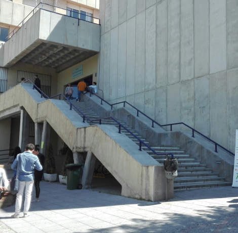 spiroce's tweet photo. si reconoces estas escaleras lo siento x ti💔 https://t.co/bOTt15ffKa