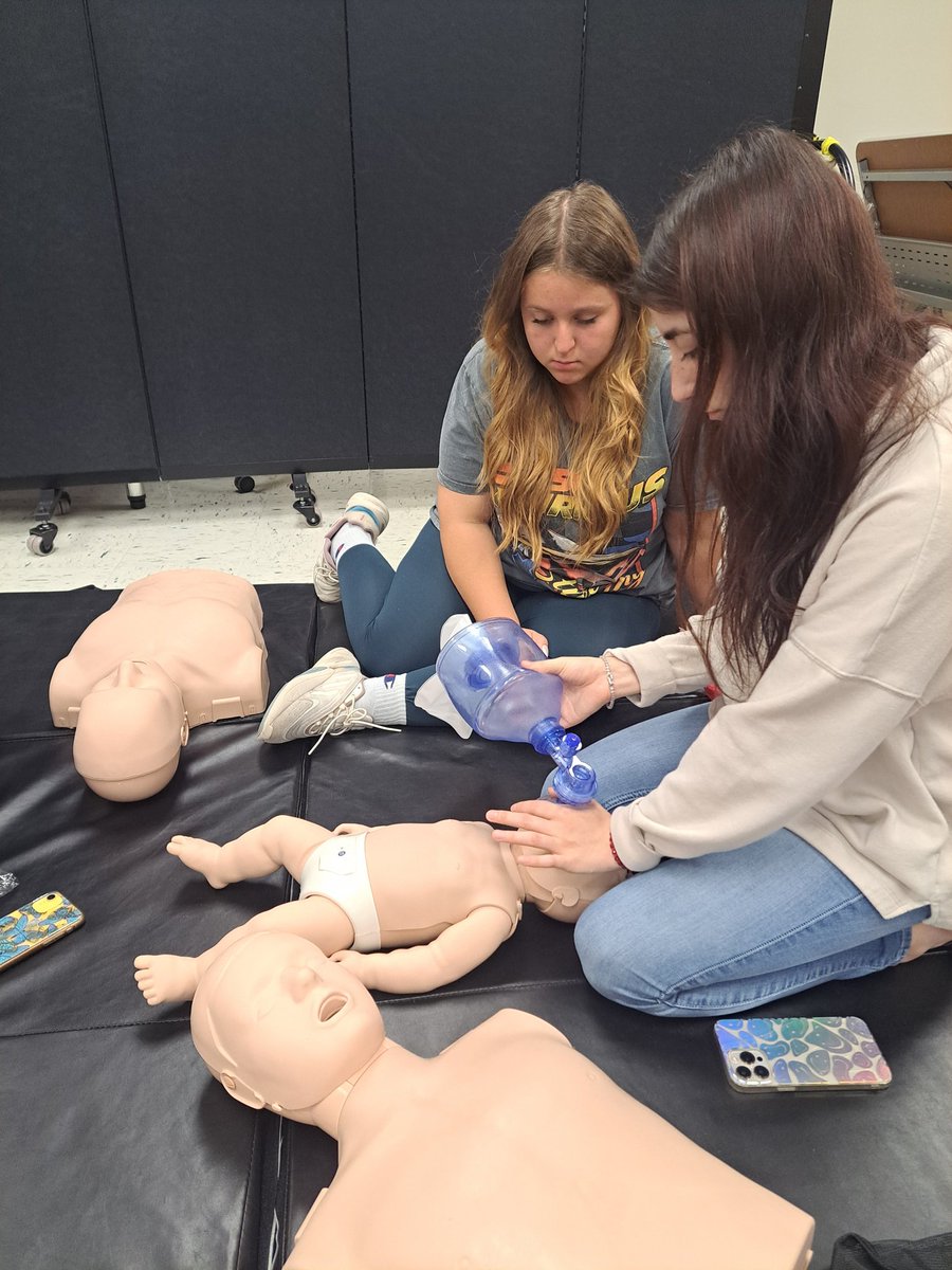 McAllenISDCTE's tweet photo. Huge shout out to @Spena1378 and Instructional Aide A. Arechiga for assisting our district-wide, @McAllenISD EMT I students with CPR skills https://t.co/Kmijk2WIEt
