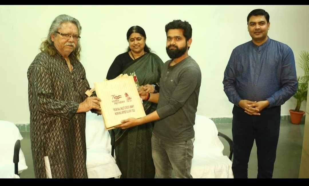 Honored by Artist Mohd. Sakeel ji 
Working Artist Camp
YouTube channel: Amurt art
#amurtart
@lalitkalakademi
#photos #artist #art #artwork #drawing #artistsoninstagram #painting #illustration #music #sketch #love #digitalart #amurtart #instaart #artgallery #artsy #paint #camp