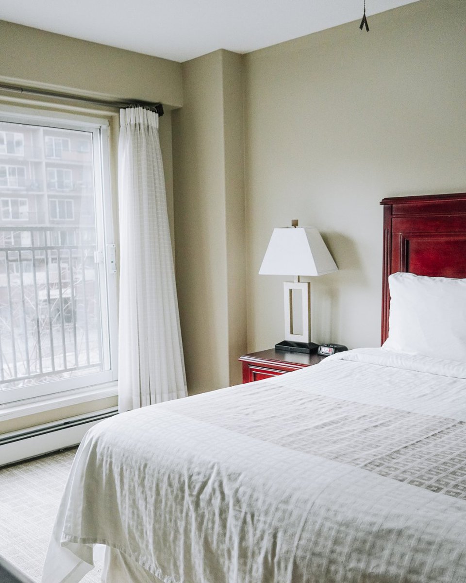 There’s just something so relaxing and refreshing about a cozy bed, clean room, and the morning sun streaming in.

Ahhhhh…

Need a place to relax and recharge? We’ve got you.

#yeg #downtownyeg #stayinyeg