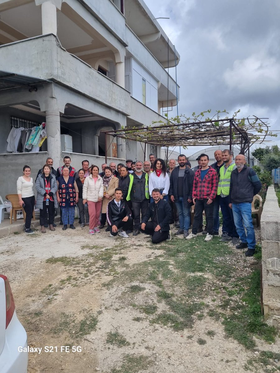 dayanisma_koop's tweet photo. Hatay'ı yeniden kurma mücadelesinde küçük aile tarımı yapan üreticilerin tohumuna, suyuna, toprağına ve emeğine birlikte sahip çıkabilmek için çıktığımız bu yolda üreticilerle buluşmaya devam ediyoruz 🌻

Kurucu fikrin kurucu eylemini örgütlemek için, dayanışmayı büyütme zamanı⭐ https://t.co/2bFoCBJ3Vr