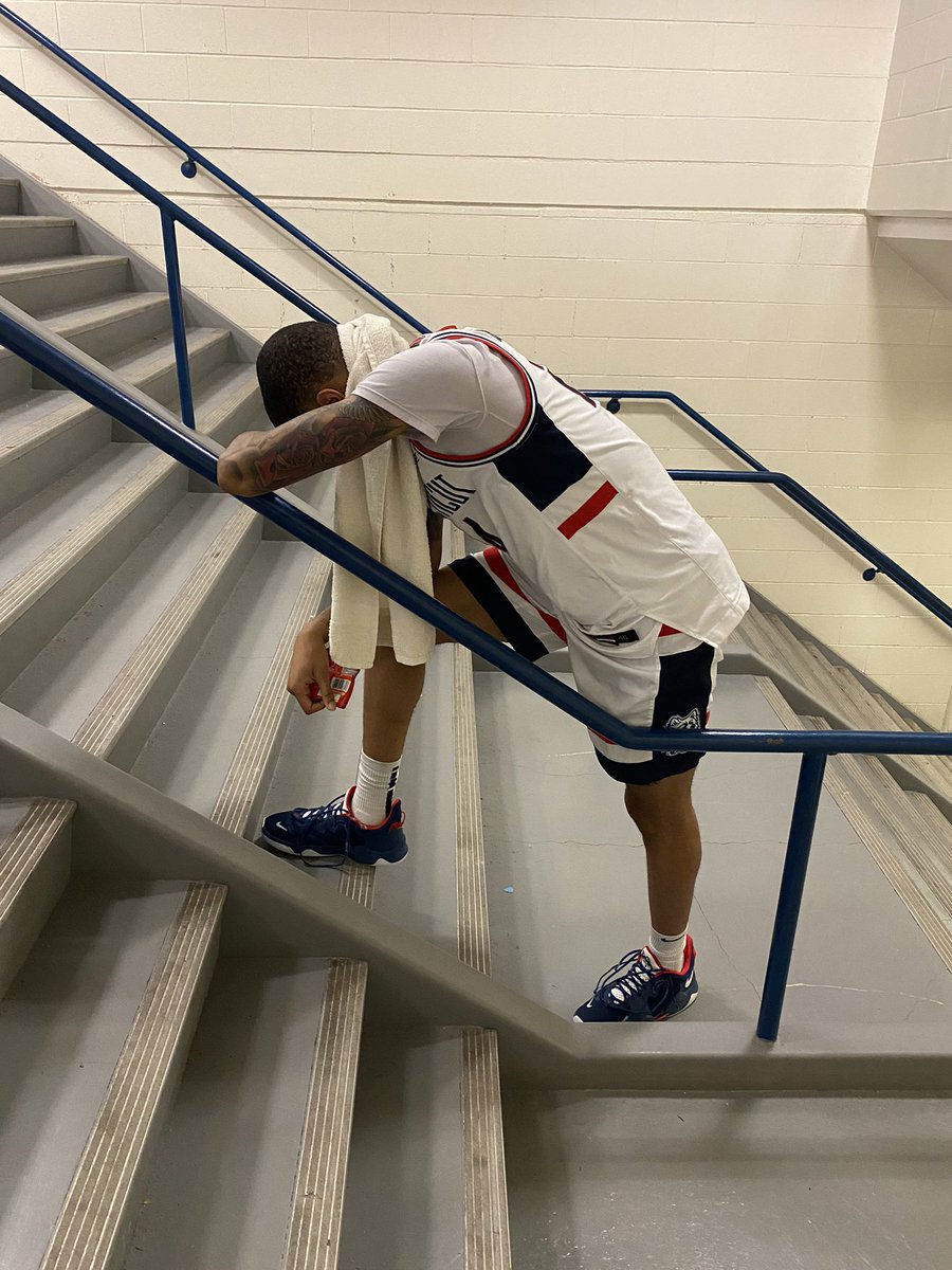 MattNorlander's tweet image. Found this photo in my phone.

1.25.23 | 9:32 pm ET | Storrs, Conn

Jordan Hawkins waits to speak postgame after UConn’s home loss to Xavier—the Huskies’ sixth L in an eight-game span.

UConn went 15-2 after this and won the 🏆

And Hawkins turned himself into 1st-round NBA pick.