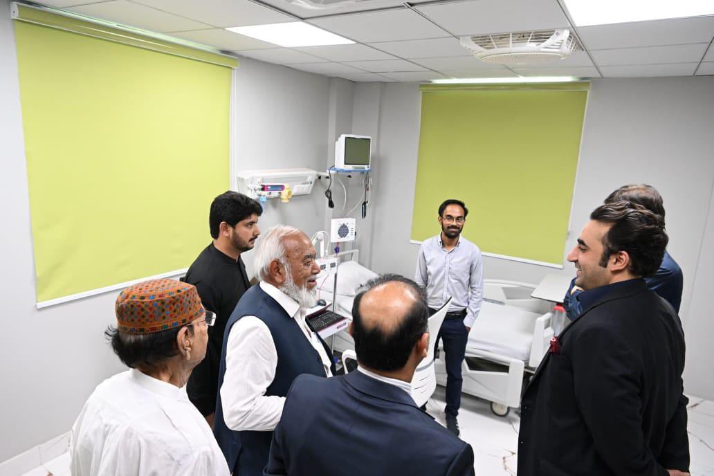 AchievementsPPP's tweet photo. PPP Chairman / Foreign Minister 🇵🇰 @BBhuttoZardari Inaugurated Pakistan's first Lungs Transplant Centre and laid the foundation stone of country's first Health City and Medicine Unit at Gambat Institute of Medical Sciences, Khairpur, Sindh. https://t.co/FxX3IOQsjI