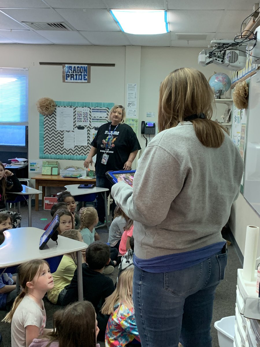 MuellerTeach's tweet photo. Happened to be walking by this classroom today and had to step in to see what was going on-1st &amp; 2nd graders creating #gifs together for math facts! @santoya_14 @MistyFaudel are doing #amazingthings! #440proud #440apls #socool #muellerisamazing #muelleristheruler https://t.co/feHlGiCjvD