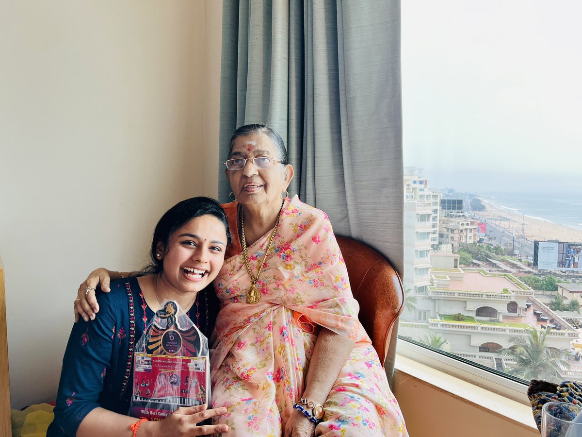 Nadapriya's tweet photo. No caption needed  
Just my Face says it all 

Indeed a blessed day !! Your every single word and blessing regarding my performance means everything to me amma ❤️❤️❤️🙏🏻😇

#Susheelamma ❤️ 
#FanGirlMoment

#nadapriya https://t.co/PaZe0HnXag