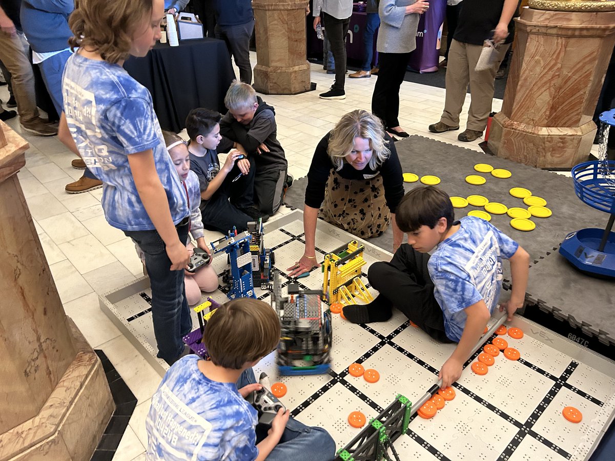 MsHernandezSVVS's tweet image. @CentralSVVSD_IB Central Robotics at the Capitol!  Colorado State Champions, team &apos;What Just Happened?!&apos; showcasing their robotics skills to lawmakers and business leaders in Denver with other leading robotics teams from SVVSD! #StVrainStorm #icsvvsd #SVVSDsupt