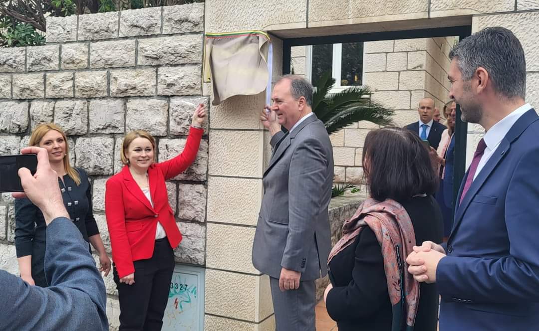OTVORENJE POČASNOG KONZULATA REPUBLIKE LITVE

🇱🇹 🤝 🇭🇷

Danas sam sudjelovao na svečanosti otvorenja počasnog konzulata Republike Litve u Dubrovniku.

U ovoj prigodi poželio sam dobrodošlicu prijateljima iz Litve, pozivajući ih da se u Dubrovniku osjećaj kao doma.