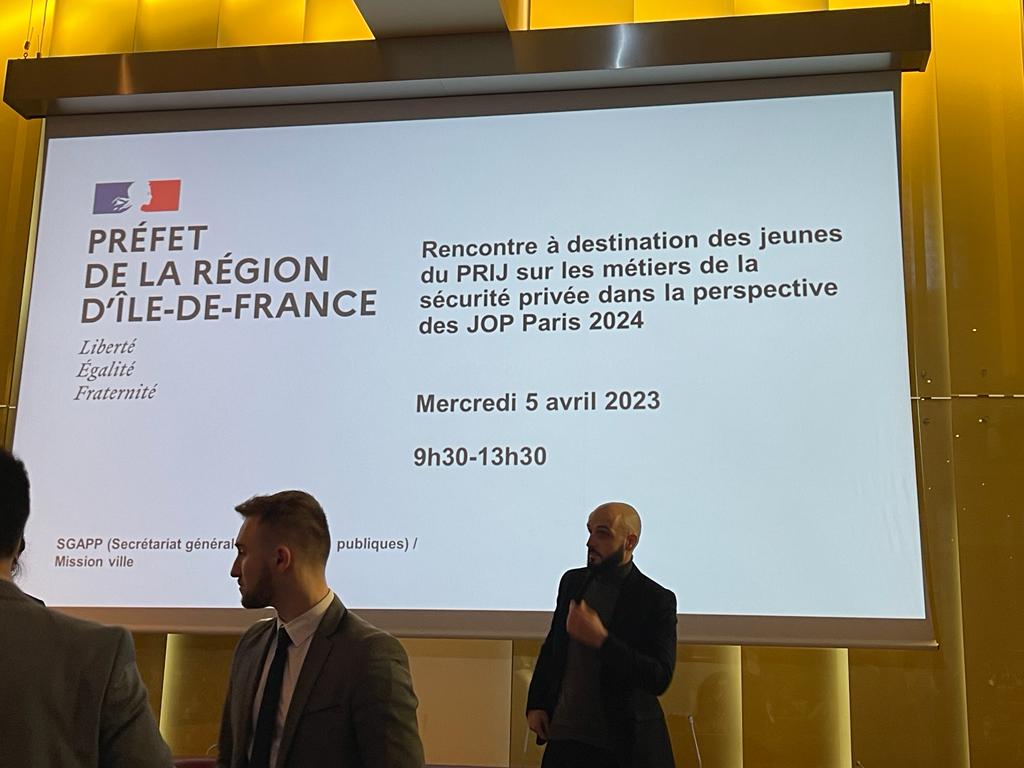CiteEmploiVYVS's tweet photo. Rencontre à destination des jeunes du PRIJ sur les métiers de la #sécurité en vue des JO @Paris2024 organisée par la @Prefet75_IDF. 
Pour quelques mois ou pour du long terme, ce sont 25000 opportunités d'emplois à saisir pour les franciliens @poleemploi_IDF @Armlidf @cavyvs #PRIJ https://t.co/LwjDeOCaRR