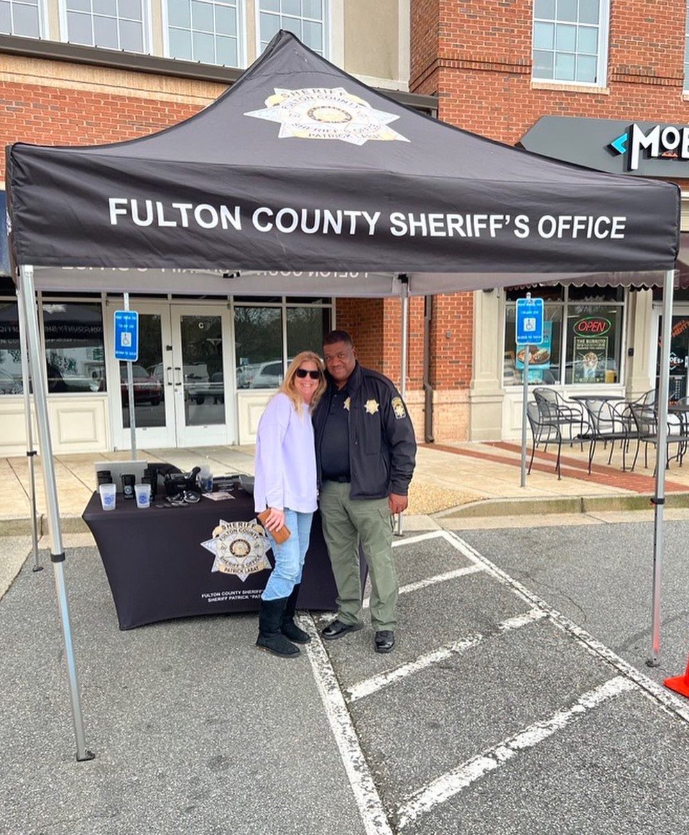 FultonSheriff's tweet photo. At Terrence Windward Alpharetta, the Fulton County Sheriff's Office enjoyed the chance to interact with the residents of the area. FCSO is appreciative of and grateful for its supportive community.
#FCSO #fcsostrong #communityengagement https://t.co/yzal93wSex