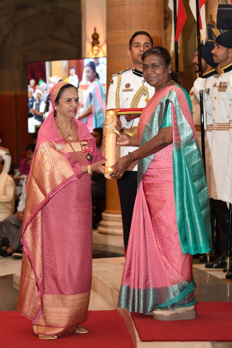 MeKushalappa's tweet photo. ಕೊಡವ ಜಾನಪದ ನೃತ್ಯ ಪ್ರಕಾರ ಉಮ್ಮತಾಟ್ ನಲ್ಲಿ ವಿಶೇಷ ಕೊಡುಗೆ ನೀಡಿರುವ ಶ್ರೀಮತಿ ಐಮುಡಿಯಂಡ ರಾಣಿ ಮಾಚಯ್ಯ ಅವರಿಗೆ ಪದ್ಮಶ್ರೀ ಸಂದಿರುವುದು ಅತೀವ ಸಂತಸ ತಂದಿದೆ. 

Extremely proud of your achievement ma’am. Thank you for your contribution towards our traditional folk dance Ummathatte 🙏🏾 https://t.co/3KQD6aKlr7