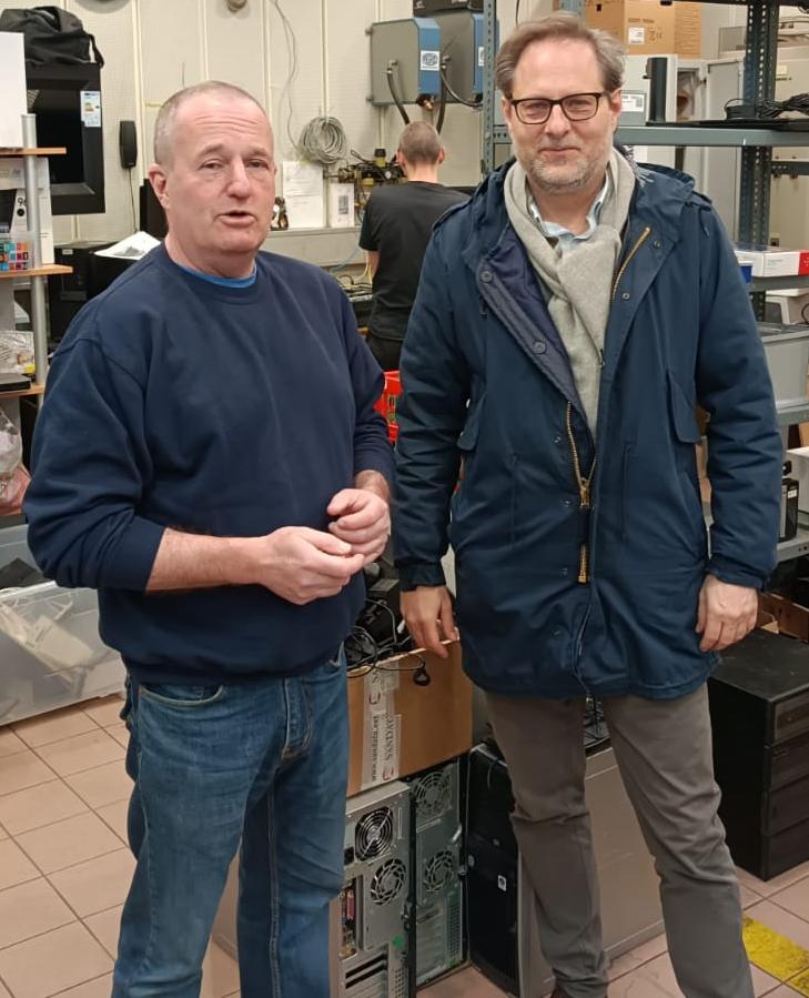 Das SECI der <a href="/OSCE/">OSCE</a> versorgt die Ukraine mit dringend benötigten Gütern- zuletzt etwa 300 Stromgeneratoren.
Heute vereinbarten wir mit SECI-Executive Coordinator <a href="/MichaelJFazekas/">Michael Fazekas / SECI Executive Coordinator</a>, dass sie künftig auch PCs von uns mit in die Ukraine nehmen. <a href="/FunkhausZorra/">Brigitte Fuchs</a> <a href="/liviaklingl/">livia klingl</a> <a href="/msulzbacher/">Markus Sulzbacher</a>