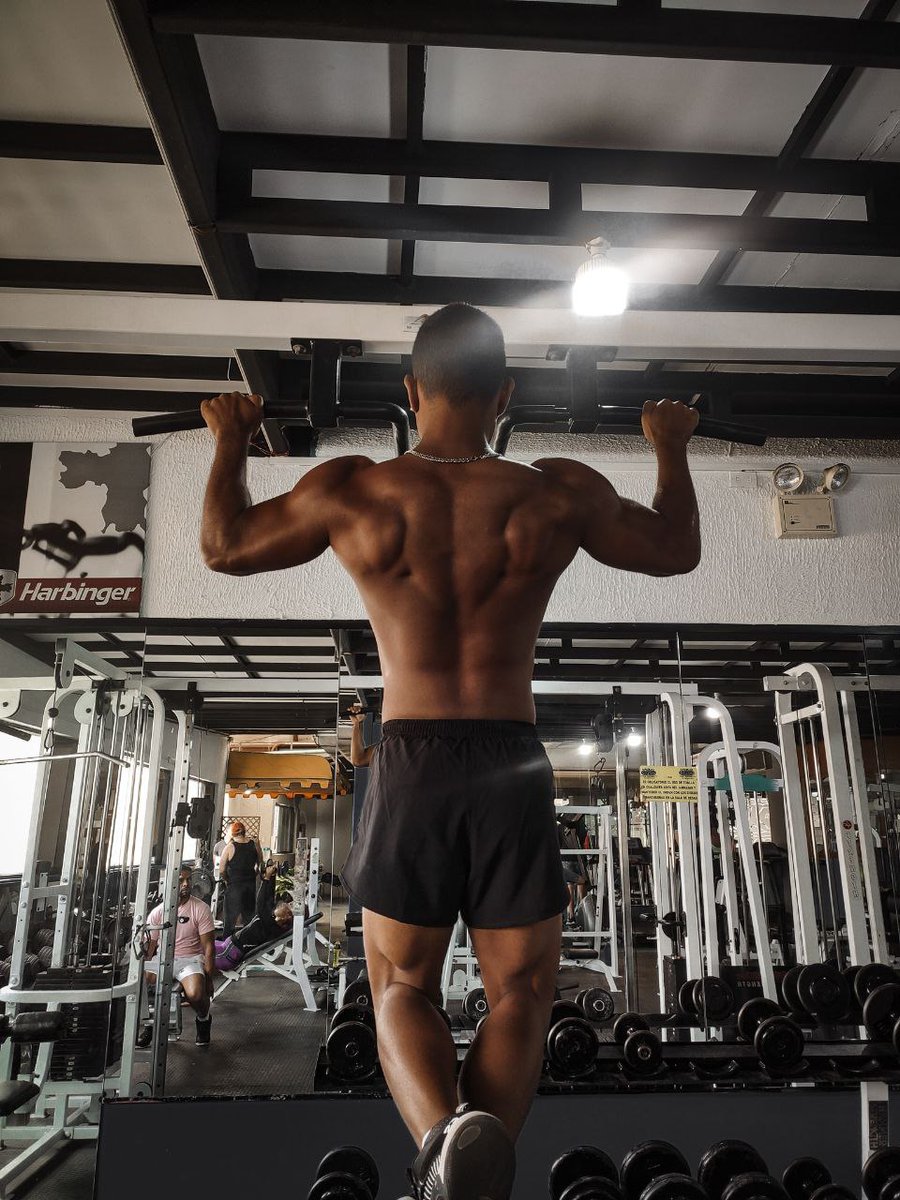 𝙐𝙣 𝙣𝙚𝙜𝙧𝙤 𝙚𝙜𝙤𝙘𝙚𝙣𝙩𝙧𝙞𝙘𝙤 tweet media